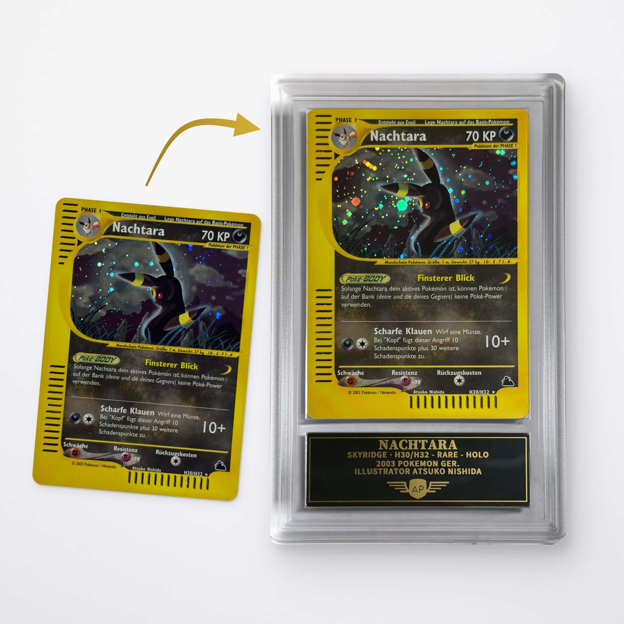 Karten-Grading im AP Gallery Case: Pokémon-Karte vor und nach dem Grading, mit graviertem Namensschild unter der Karte